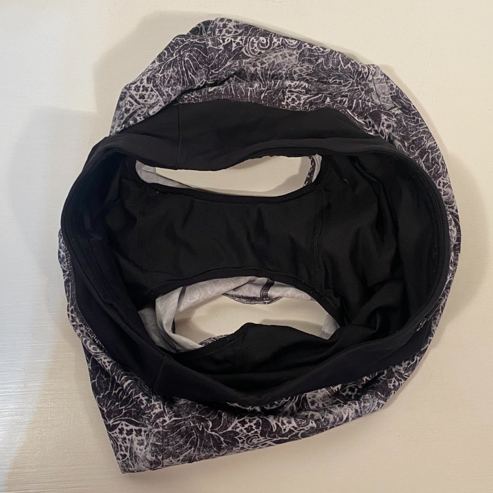 Lululemon Run Times II 4" Chirasu Black Shorts Women Size 6 - Picture 3 of 4